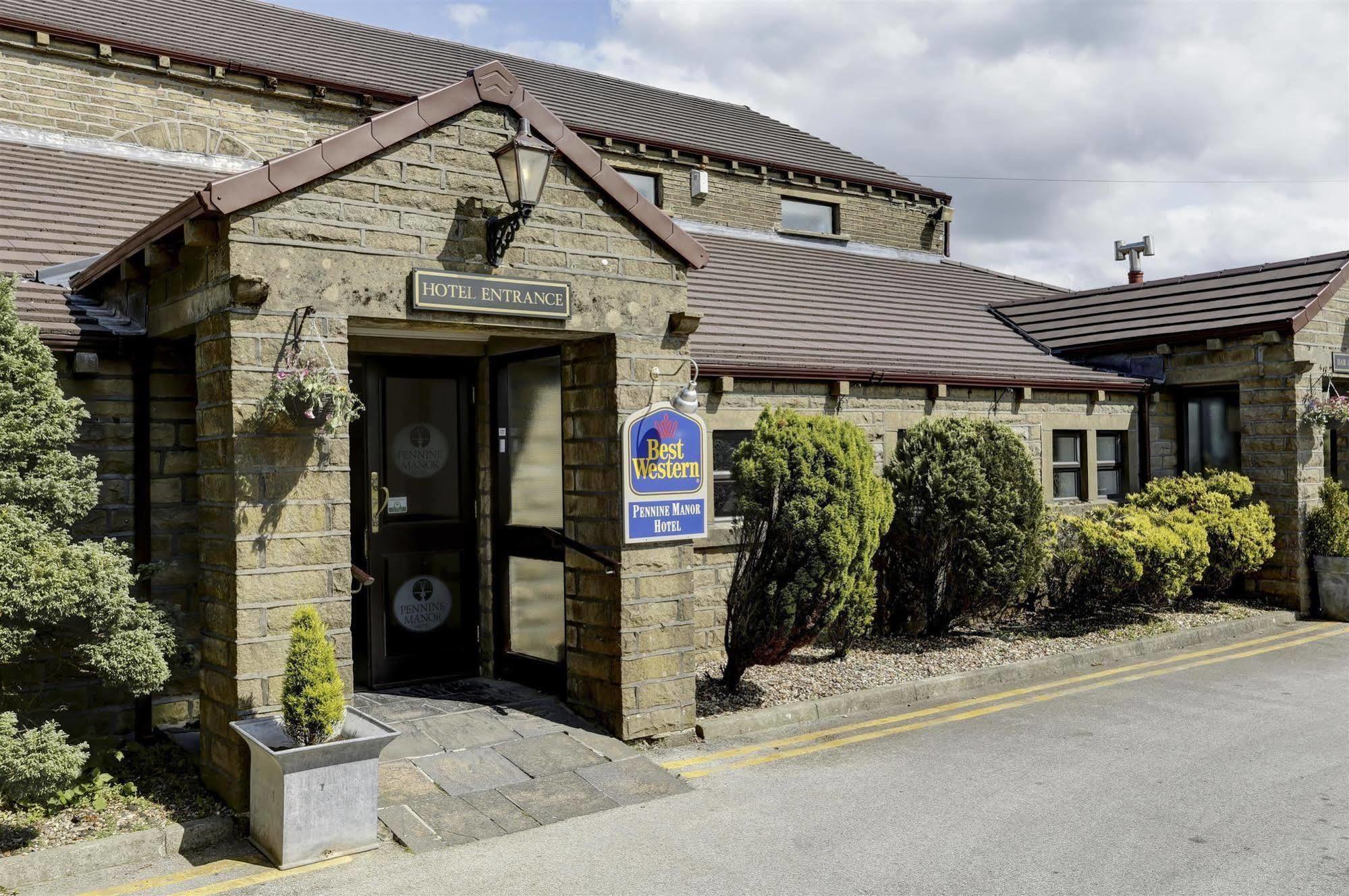 Pennine Manor Hotel Huddersfield Buitenkant foto